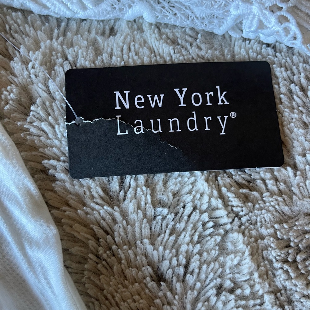 NWT! New York Laundry White Pleated Ruffled Blouse - Picture 5 of 7